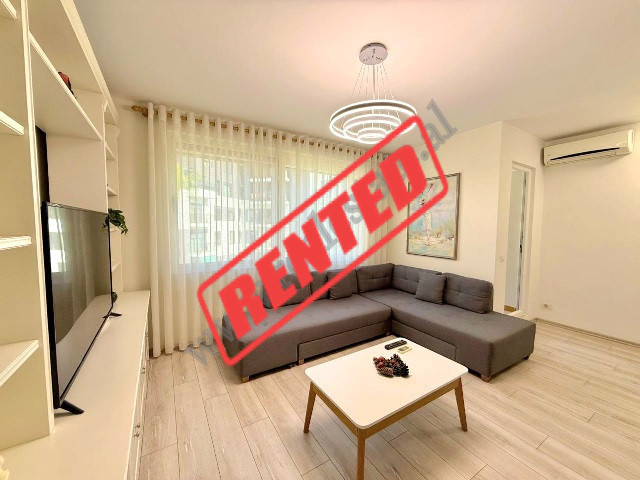 Apartament 1+1 me qira ne rrugen e Kosovareve ne Tirane.
Eshte e pozicionuar ne katin e 9 te nje pa